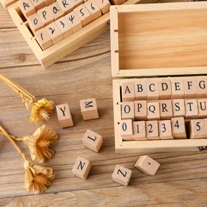 Set de tampons en caoutchouc de bois vintage avec lettres alphabet et chiffres