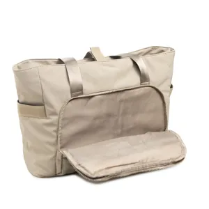 Sac cabas beige léger avec compartiment avant et bretelles solides pour le quotidien.