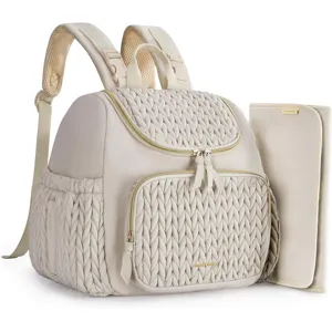 Sac à dos à langer mini matelassé élégant Miannmore en beige avec matelas à langer assorti.