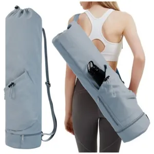 Sac de tapis de yoga gris avec poche bouteille et compartiment humide pour le sport.