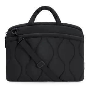 Schwarze gesteppte Laptoptasche Detail, gepolsterte Schultertasche, tragbarer Computerkoffer.