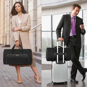 Detailansicht der großen schwarzen Reisetasche und Kleidersack in professionellen Alltagsszenen.
