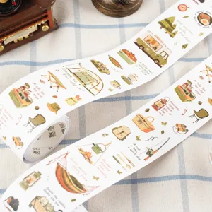 Détail de ruban washi thème camping avec de jolies illustrations dessinées pour le bricolage.