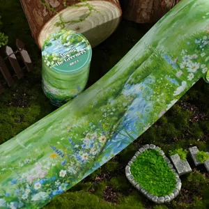 Nastro adesivo washi decorativo con paesaggio di vegetazione per progetto fai da te.