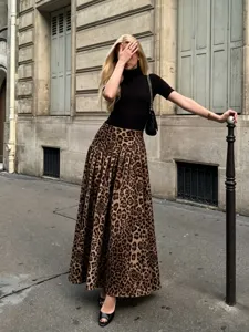 Jupe longue maxi à imprimé léopard élégante pour femmes, jupe trapèze style streetwear chic.