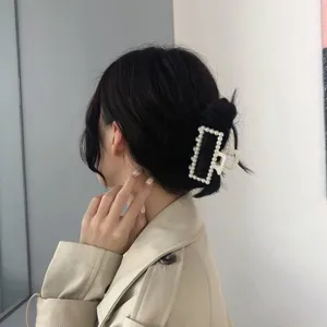 Elegant pearl hair claw clip detail shot, featuring stylish rectangle design for lazy chic styles.