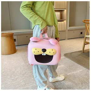 Vista dettagliata del simpatico zaino per bambini rosa con simpatiche orecchie e denti.