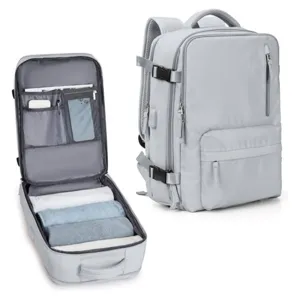 Zaino da viaggio grigio di grande capacità con porta USB e molteplici scomparti interni.