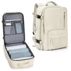 Zaino da viaggio beige di grande capacità dotato di porta USB e scomparti multipli.