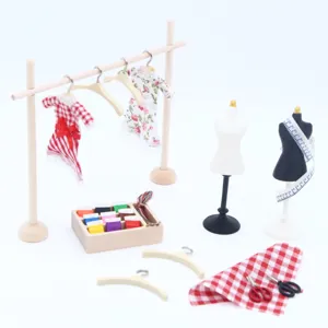 conjunto de accesorios de costura de maniquí en miniatura para casa de muñecas escala 1:12.