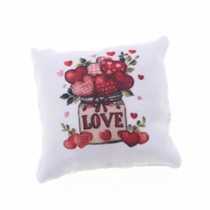 Mini poppenhuis kussen met schattig hart en liefde pot print voor miniatuur bank decoratie.