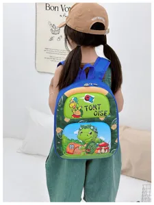 Vista detallada de la mochila infantil rígida con tortuga de dibujos animados, ligera.