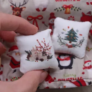 Mini Weihnachts Kissen Detailansicht, Puppenhaus Dekoration Zubehör, gemütlicher Stoff.