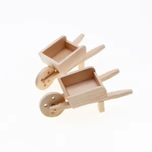 Miniatur Holz Schubkarre Modell Detailansicht, ideal für Puppenhaus Dekoration.