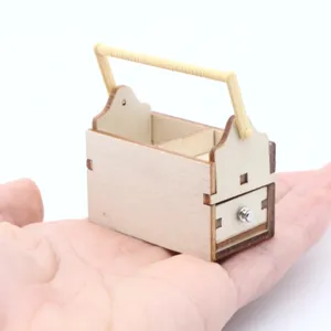 Scatola di attrezzi in legno in miniatura per mini casa delle bambole accessorio