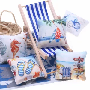 Ensemble de mini coussins de plage d'été pour maison de poupée chaise en bois décoration.