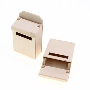 Miniature boite aux lettres en bois echelle 1:12 maison de poupee accessoires detail.