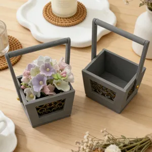 Pot de fleurs miniature en bois vintage creux portable pour décoration de scène pastorale.