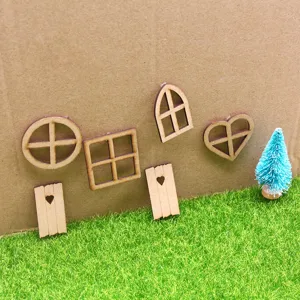 Accessori miniatura in legno per casa delle bambole, finestre e porte per giardino.
