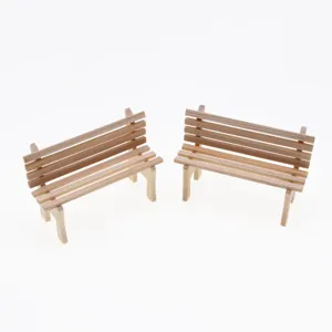 Miniatur Holzbank Detailansicht fur Puppenhaus Dekoration, Holzhandwerk Modellteile.