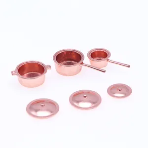 Miniature ensemble de cuisine en cuivre pour maison de poupée, modèle miniature détaillé.
