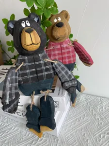Figurines d'ours en bois sculpté, adorables ornements d'ours à carreaux suspendus.