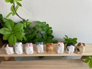 Handmade wooden cat figurines, cute animal desktop ornaments, miniature craft gifts.
