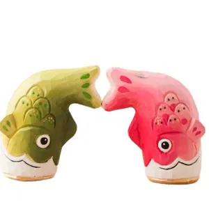 Statues de carpes sculptées en bois, joli couple de poissons décoration de bureau maison.