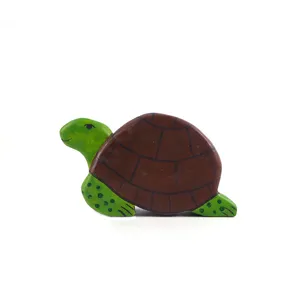 Handgefertigte Holzschildkröte Figur, süßes Tierspielzeug und Deko-Ornament für Ihr Zuhause.