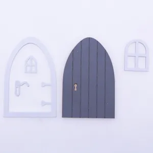 Miniatuur houten deuren en ramen set voor poppenhuis decoratie en fotorekwisieten accessoires.