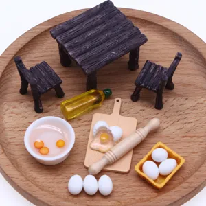 Miniatuur poppenhuis hars tafel stoel deegroller ei keuken decoratie detailweergave
