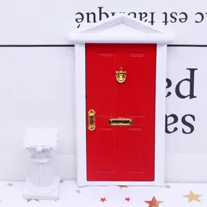Miniature porte rouge de toit pointu de maison de poupée avec pilier pour décor de paysage.