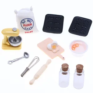 Poppenhuis miniatuur bakgereedschap set, schattig keukenvoedsel speelgoedmodel met mixer en meel.