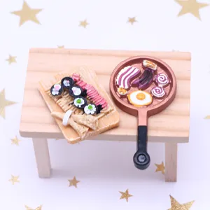 Miniature resin food detail view, dollhouse sushi and frying pan set for OB11 scene props.