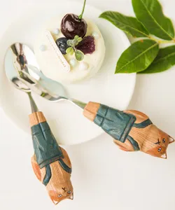 Set di cucchiaio e forchetta in legno intagliato, stoviglie per dessert e frutta.