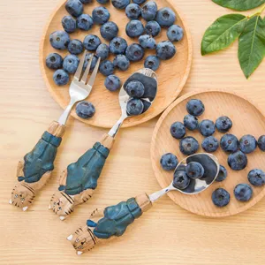 Set di Forchette da Frutta e Cucchiaio da Dessert con Manico in Legno Intagliato a Forma di Animale Creativo Simpatico Orso Gattino Cucina Regalo