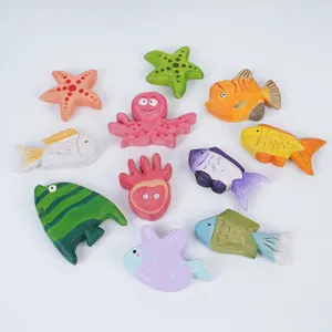 Ensemble de figurines d'animaux marins en bois faits à la main, poissons et pieuvre jouet.