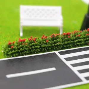 Detail van miniatuur groene struikstrip voor poppenhuis micro landschap zandtafel decoratie scène.