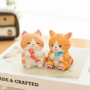 Lindas figuras de gatos de madera con pez, decoración creativa de escritorio y auto natural.