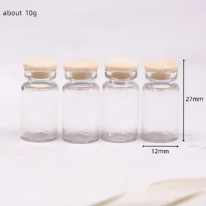 Miniatur transparente Gläser Detailaufnahme, kleine Korken Vorratsgläser Nahaufnahme.