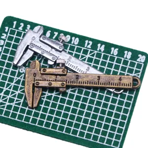 Miniature metalen schuifmaat model voor poppenhuis, klein bewegend schaalmeetinstrument