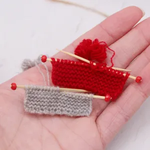 Miniature hand-knitted sweater model detail, perfect for dollhouse and BJD micro sewing scene props.