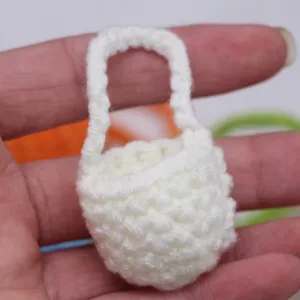 Miniatura uncinetto borsa bambola fatta a mano borsa lavorata a maglia bianca accessori.