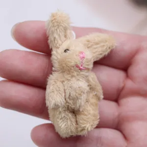 Miniature peluche lapin jouet pour décoration de maison de poupée, petit modèle de lapin duveteux.
