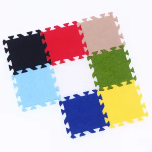 Tappeto puzzle in feltro in miniatura per decorazione di scena casa bambole.