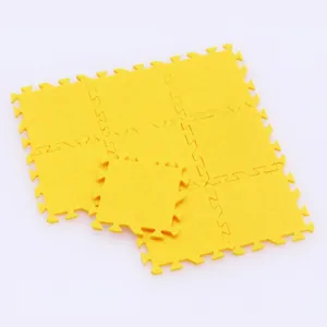 Mini tappeto da pavimento in feltro giallo a incasso per accessorio di scena per casa