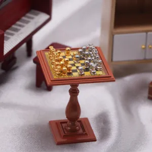 Miniatuur metaal schaaktafel poppenhuis set, micro houten meubelmodel voor BJD scène rekwisieten.