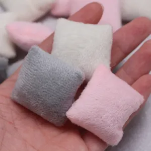 Mini oreillers en peluche pour maison de poupée, petits accessoires de canapé photo moelleux.