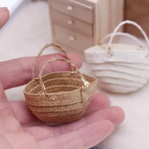 Dollhouse Miniature Woven Straw Bag OB11 Blythe Doll Handbag Cute Handmade Simulation Picnic Basket Doll Accessories Toy