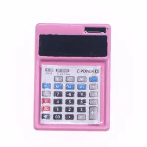 Casa delle bambole miniatura calcolatrice rosa, simpatico accessorio micro simulazione.